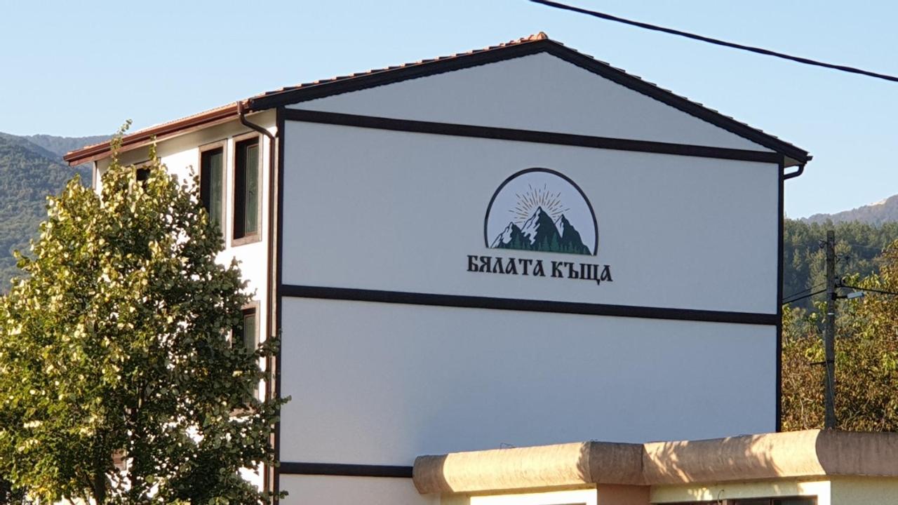 Бялата Къща Hotel Chakalarovo Ngoại thất bức ảnh
