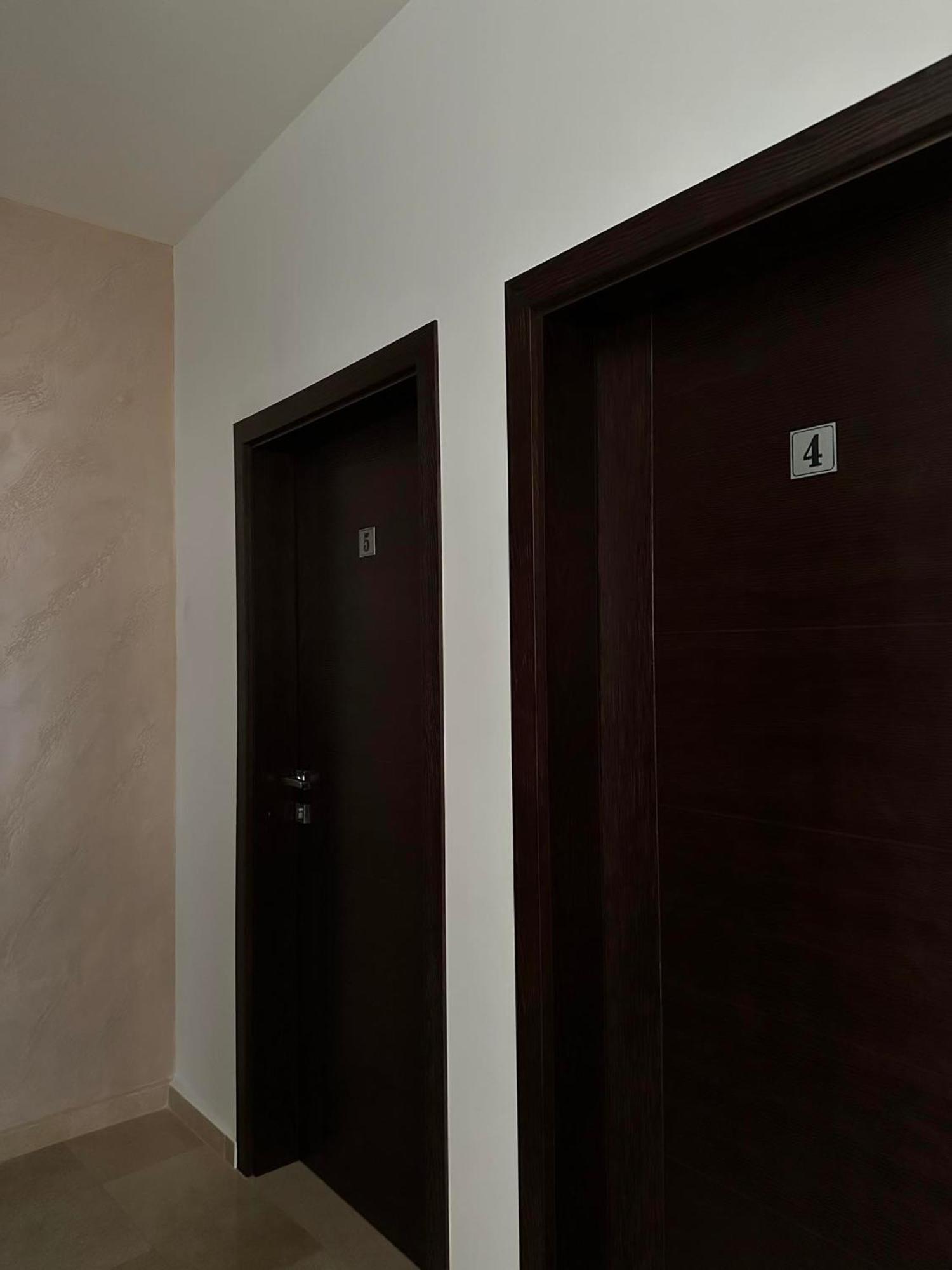 Бялата Къща Hotel Chakalarovo Ngoại thất bức ảnh
