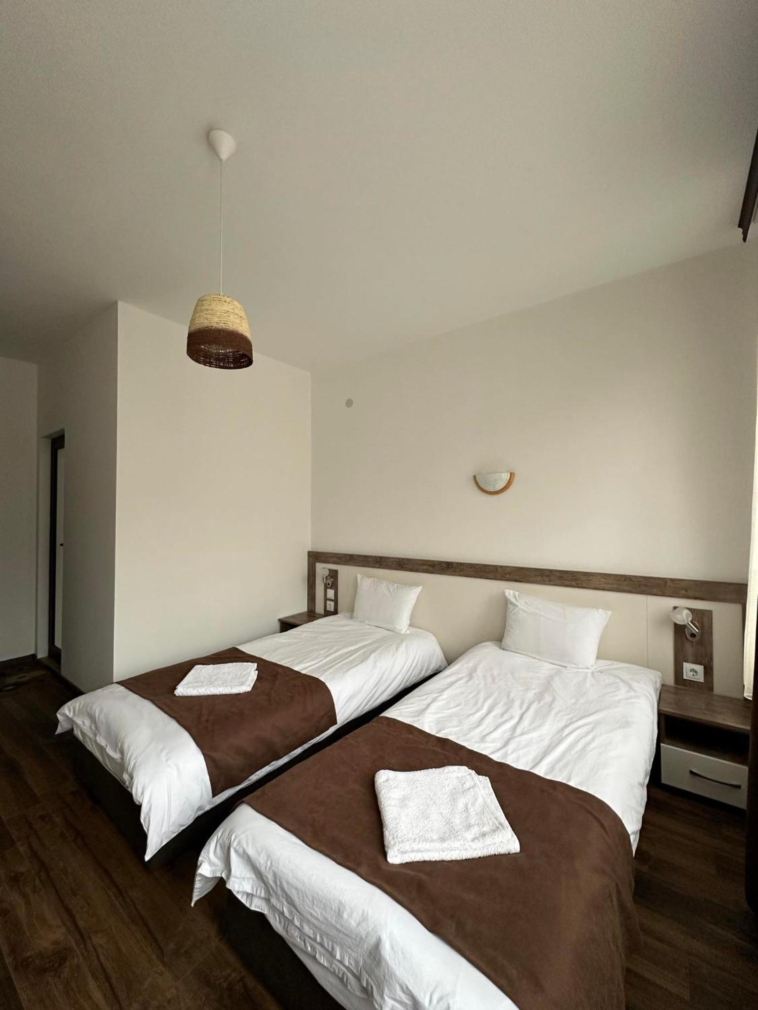 Бялата Къща Hotel Chakalarovo Ngoại thất bức ảnh