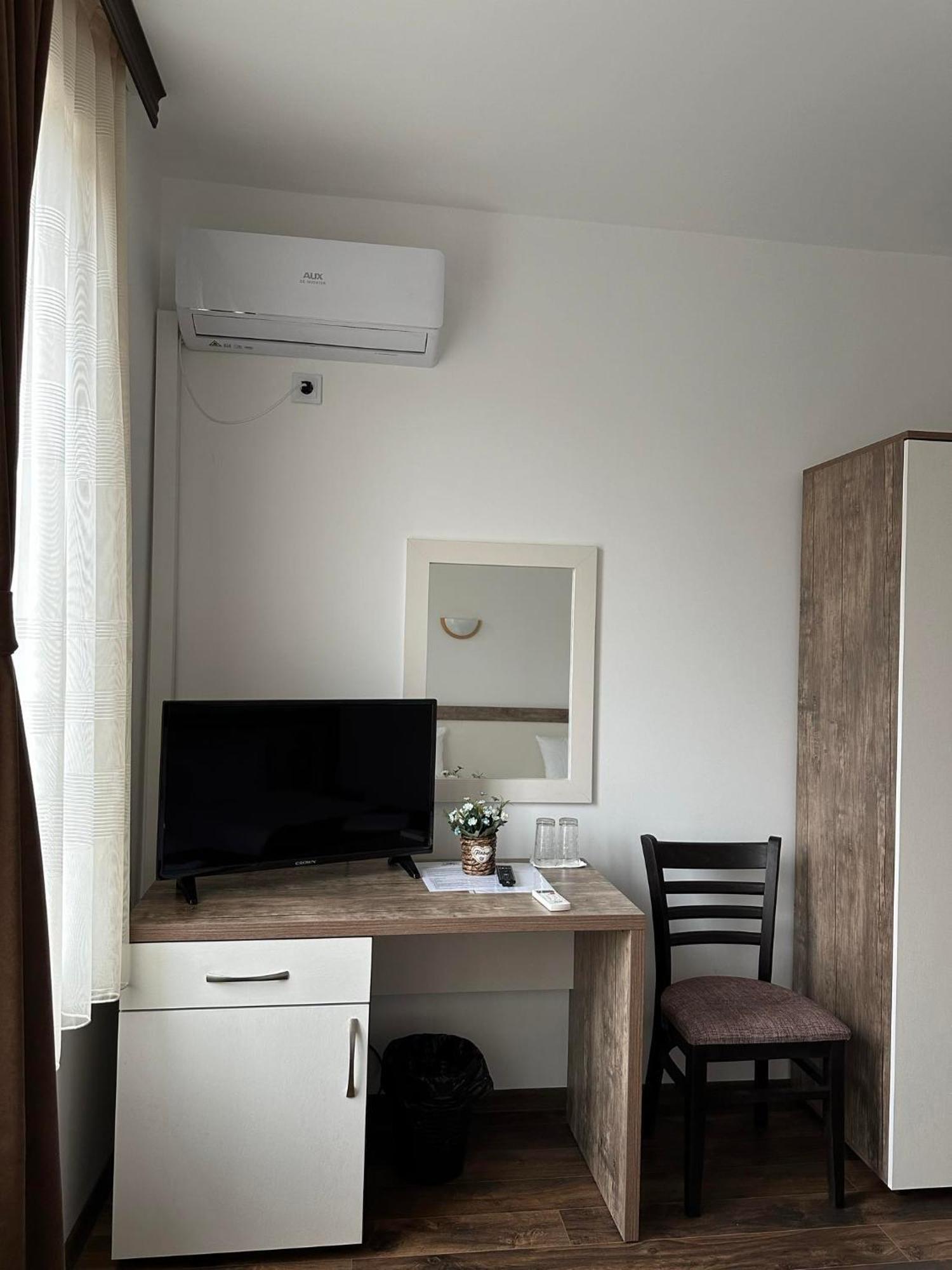 Бялата Къща Hotel Chakalarovo Ngoại thất bức ảnh