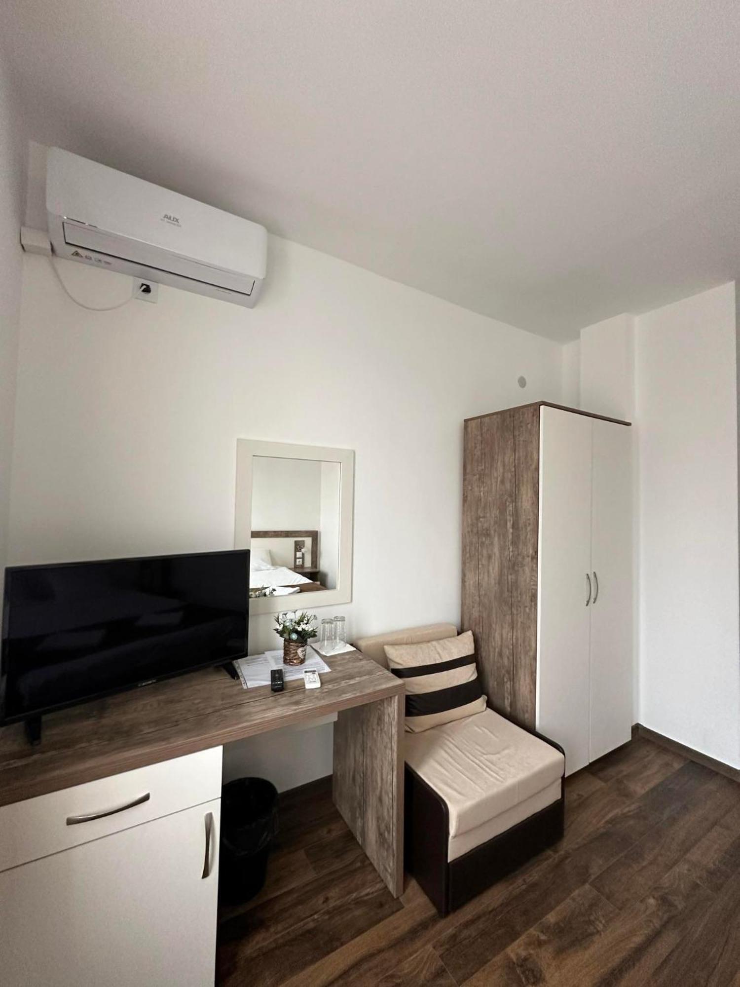 Бялата Къща Hotel Chakalarovo Ngoại thất bức ảnh