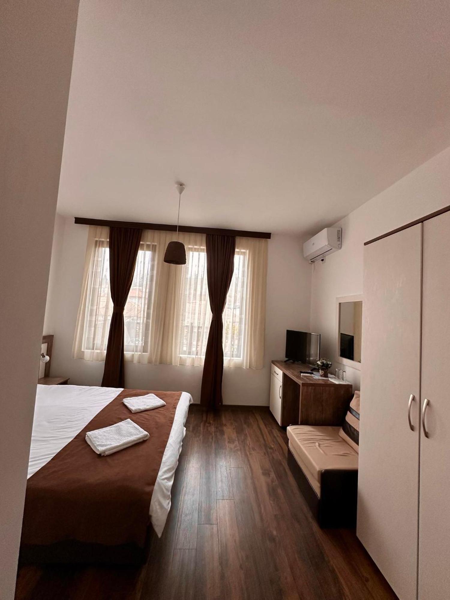 Бялата Къща Hotel Chakalarovo Ngoại thất bức ảnh