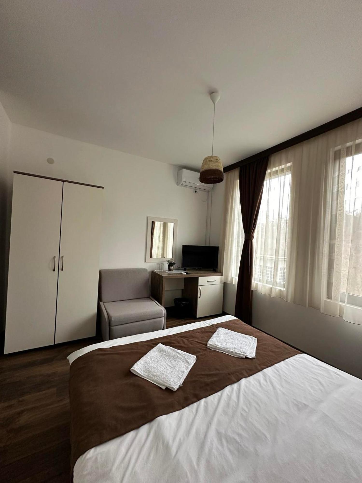 Бялата Къща Hotel Chakalarovo Ngoại thất bức ảnh