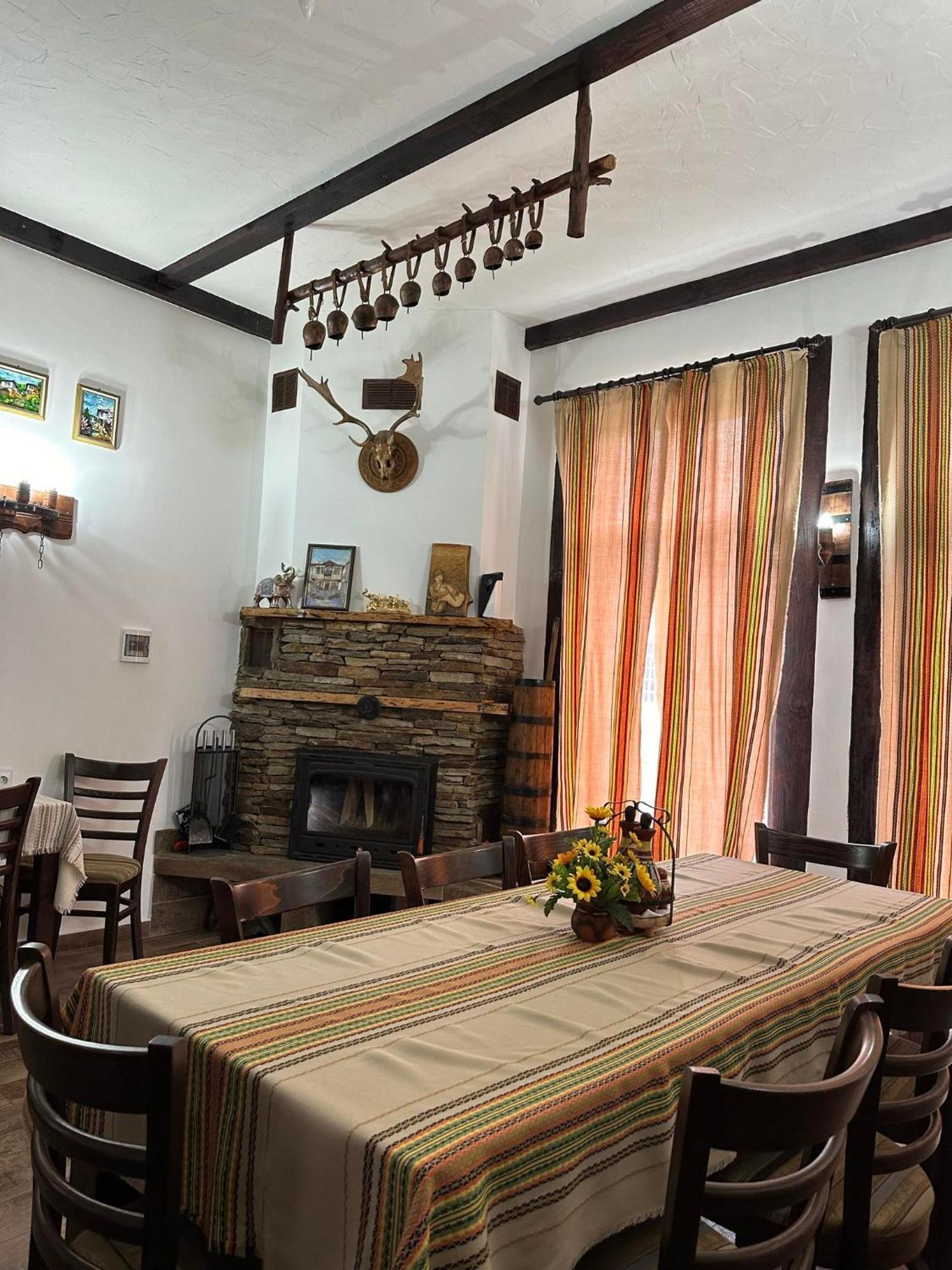 Бялата Къща Hotel Chakalarovo Ngoại thất bức ảnh