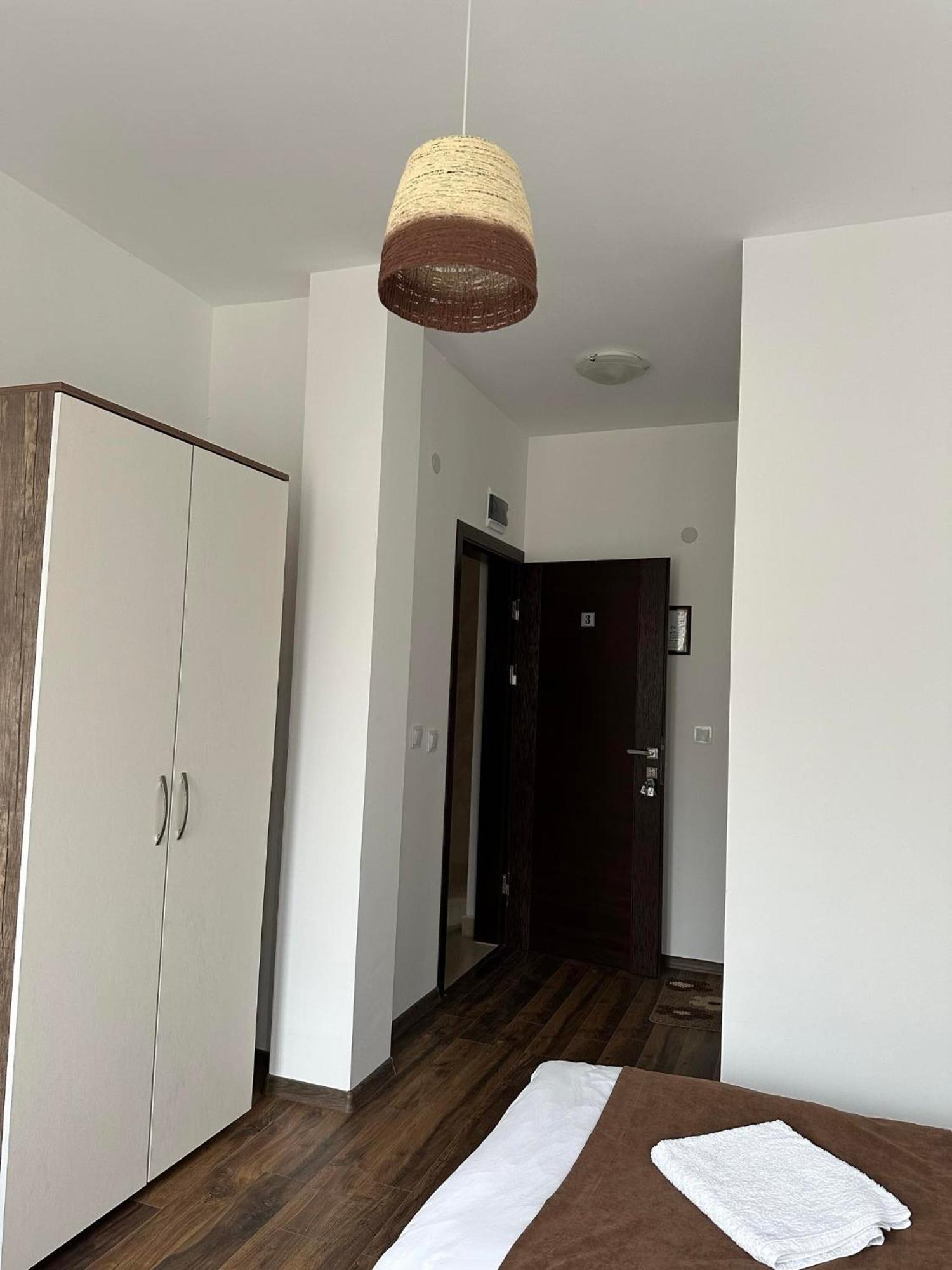 Бялата Къща Hotel Chakalarovo Ngoại thất bức ảnh