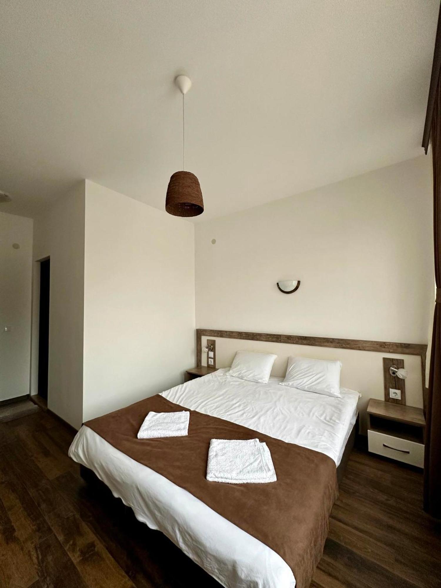 Бялата Къща Hotel Chakalarovo Ngoại thất bức ảnh