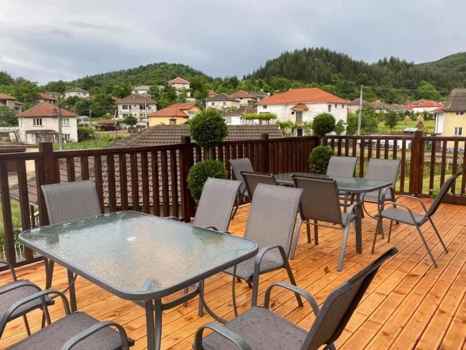 Бялата Къща Hotel Chakalarovo Ngoại thất bức ảnh