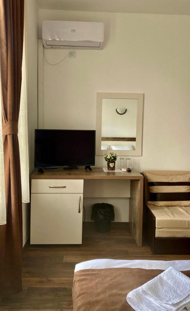 Бялата Къща Hotel Chakalarovo Ngoại thất bức ảnh