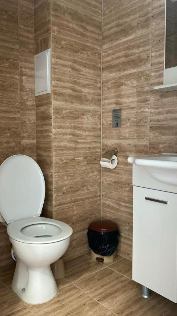 Бялата Къща Hotel Chakalarovo Ngoại thất bức ảnh