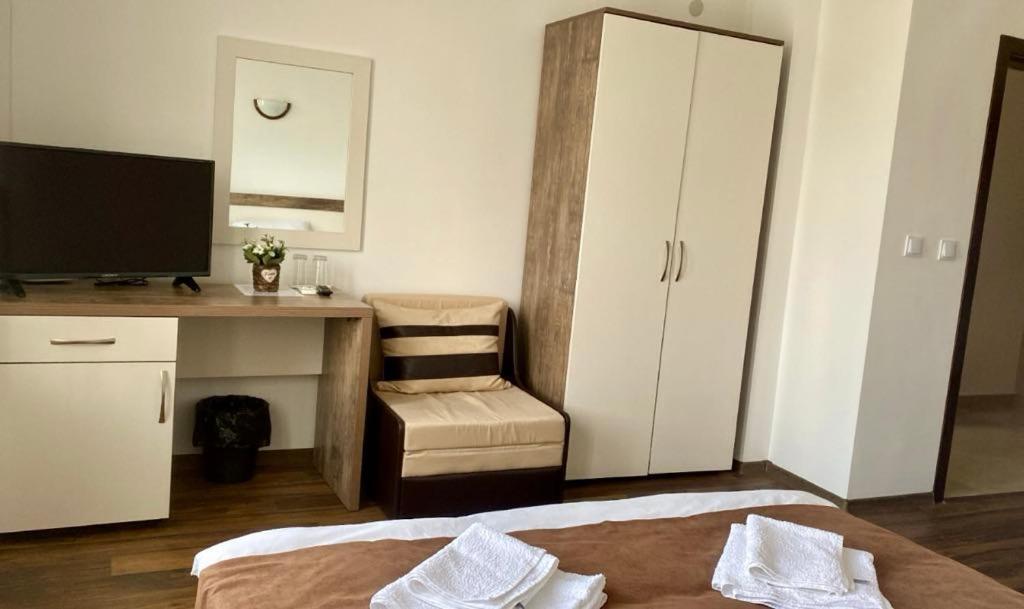 Бялата Къща Hotel Chakalarovo Ngoại thất bức ảnh