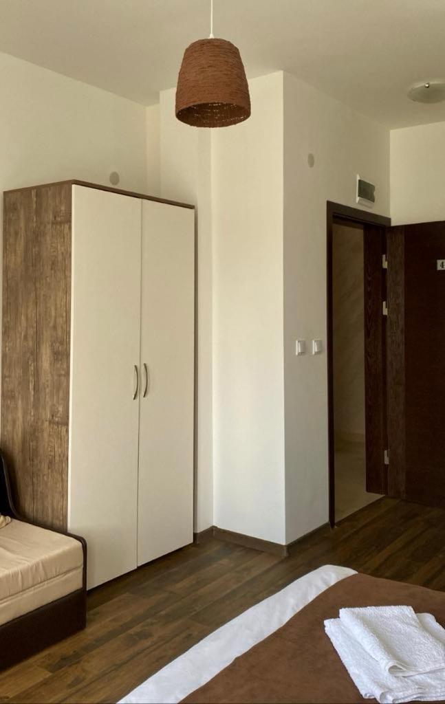 Бялата Къща Hotel Chakalarovo Ngoại thất bức ảnh