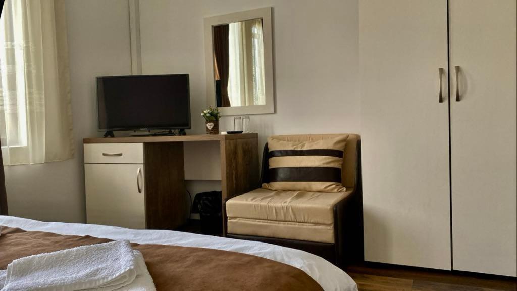 Бялата Къща Hotel Chakalarovo Ngoại thất bức ảnh